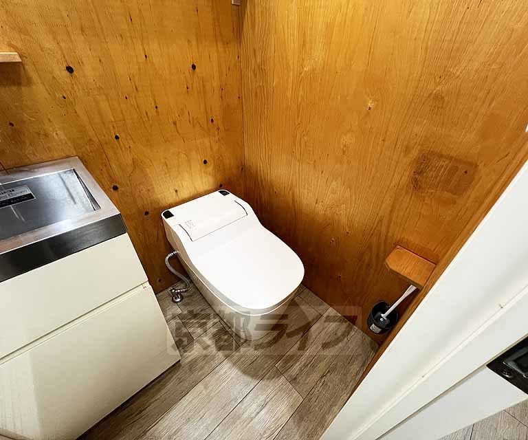 トイレ　ウォシュレットつき