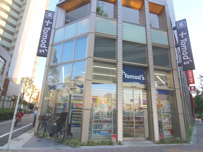 ドラックストア　トモズ上馬店（ドラッグストア）まで146m