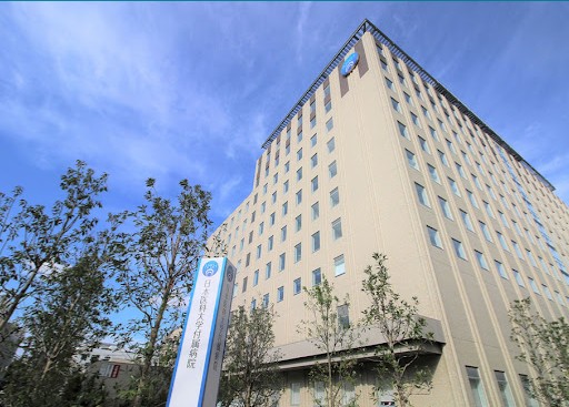 病院　日本医科大学附属病院（病院）まで325m