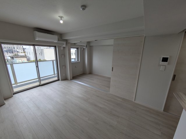 バルコニー　陽当たり良好なバルコニーです