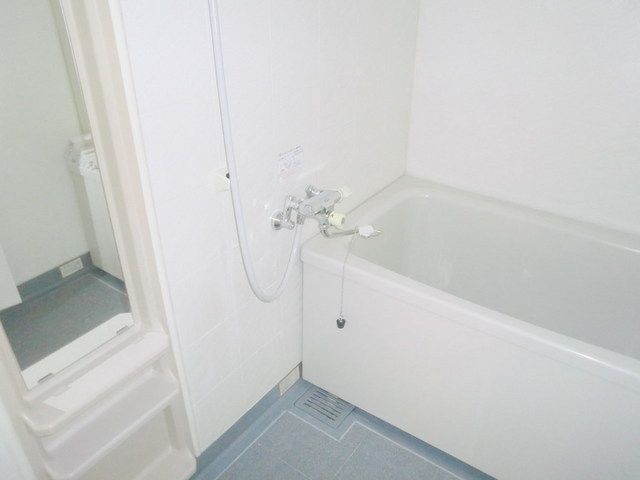 バス・シャワールーム　★清潔感のあるバスルームです★