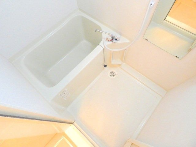 バス・シャワールーム　バスルームです。