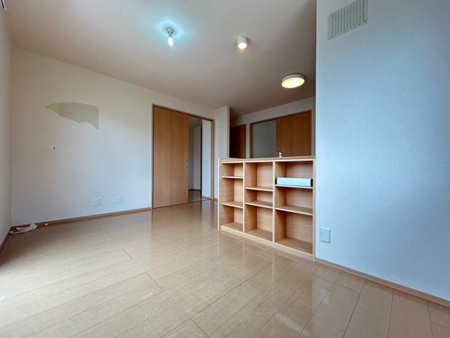 居室・リビング　同物件、別号室の写真です。