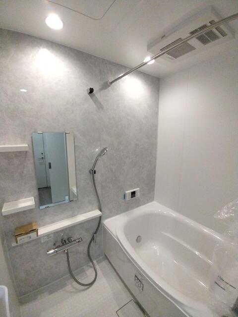 バス・シャワールーム　建築中の写真となります。