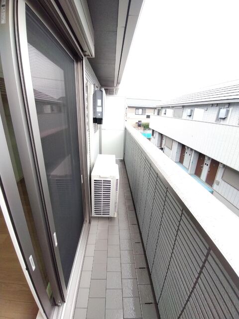 バルコニー　建築中の写真となります。