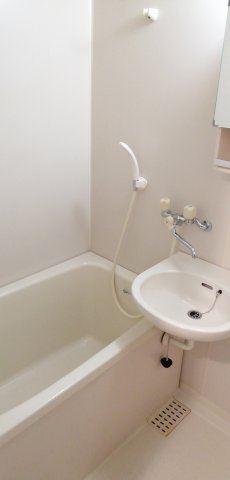 バス・シャワールーム　同タイプ間取り別室の写真です。（216）