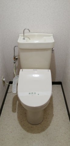 トイレ　同タイプ間取り別室の写真です。（216）