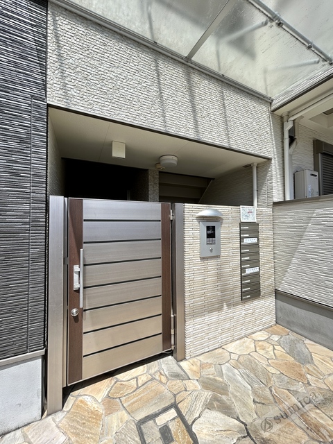 エントランス　防犯面（オートロック・ＴＶモニターホン）で安心です。