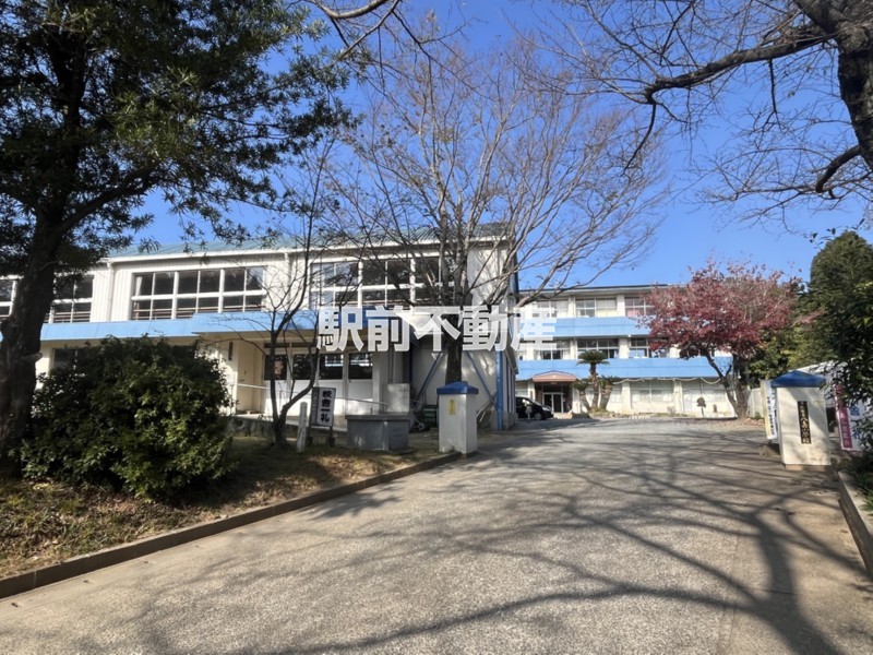 小学校　八嘉小学校（小学校）まで900m