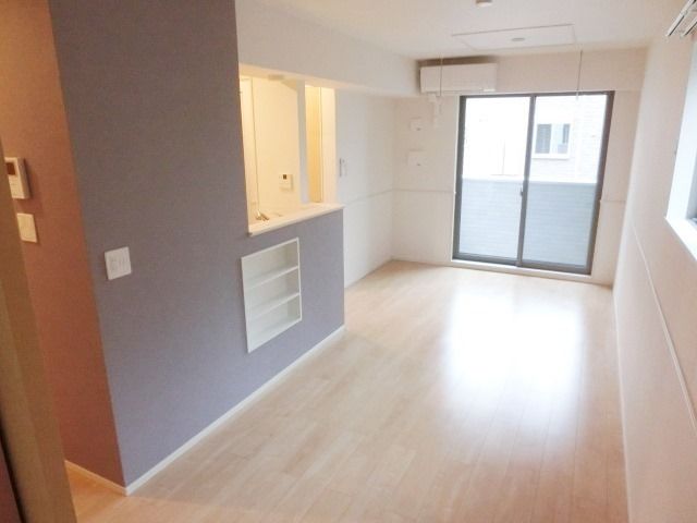 居室・リビング　明るく開放感のあるリビング。