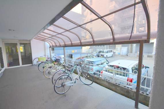 駐車場　あなたの大事な自転車も安心してとめることができますね。