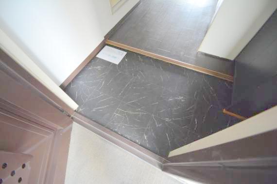 玄関　落ち着いたおしゃれな玄関です。