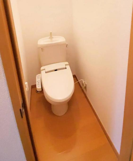 トイレ　風呂トイレ別で快適！