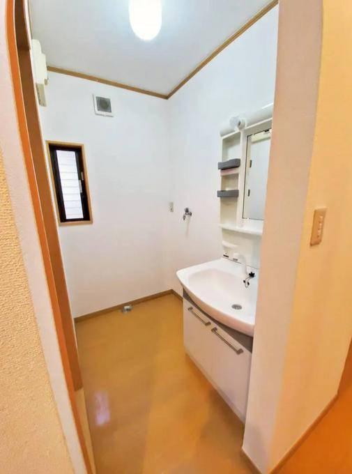 洗面設備　独立した洗面所で快適空間！