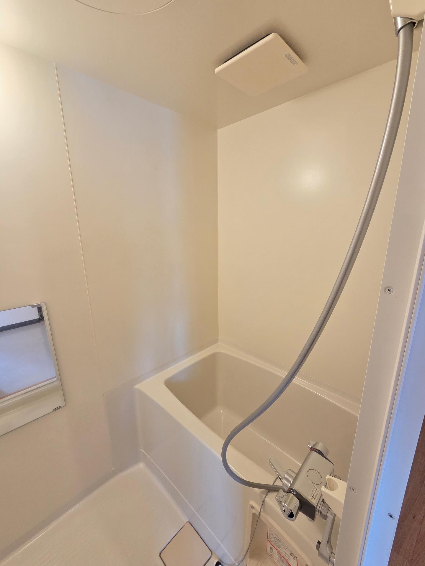 バス・シャワールーム　浴室とトイレは別です