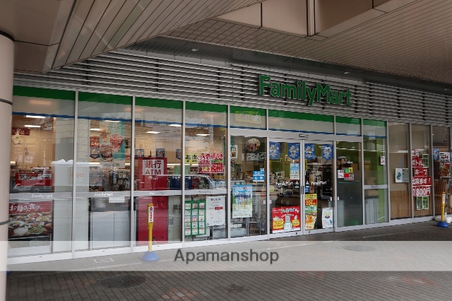 コンビニ　ファミリーマート（コンビニ）まで120m