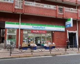 コンビニ　ファミリーマート 小石川ゆたて坂店（コンビニ）まで382m