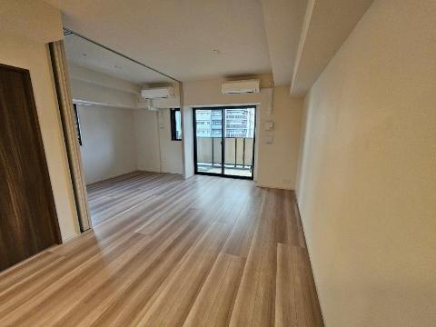 居室・リビング　室内