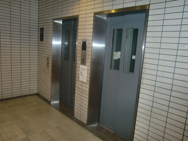 エントランス　エレベーター