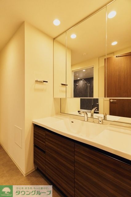 洗面設備　※写真は同タイプ住戸です。