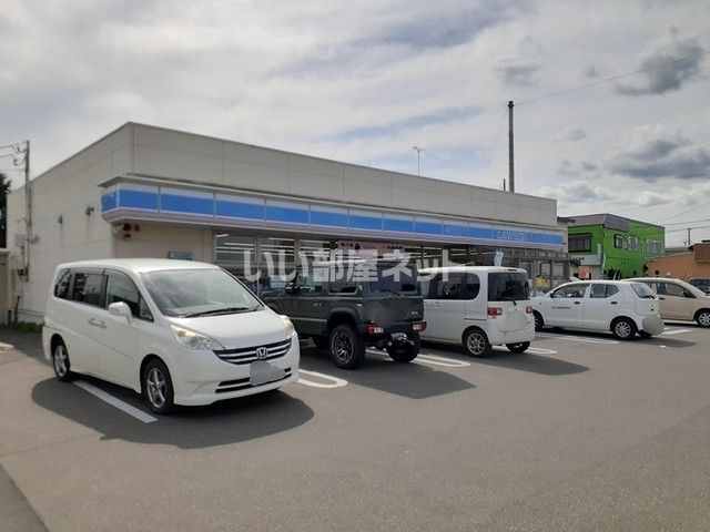 コンビニ　ローソン 新青森駅南口店（コンビニ）まで591m
