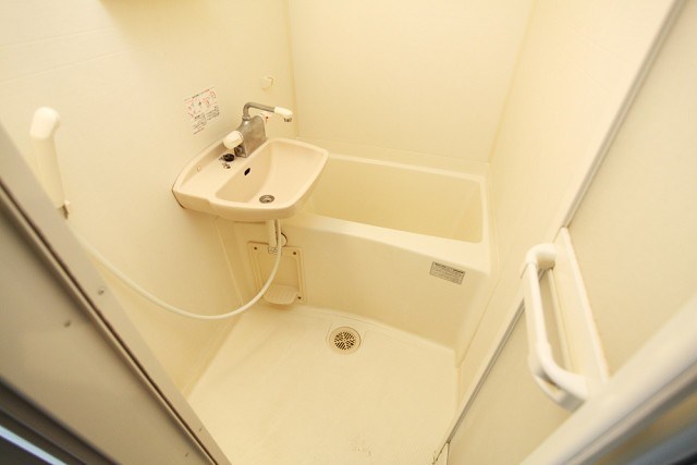 バス・シャワールーム　室内画像は同レイアウト別号室