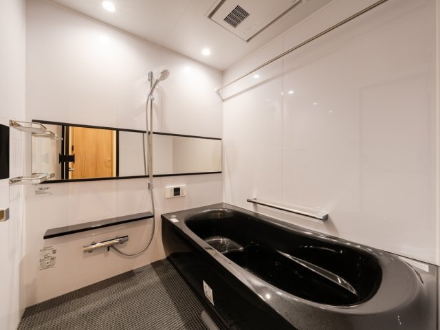 バス・シャワールーム　落ち着いた空間のお風呂です