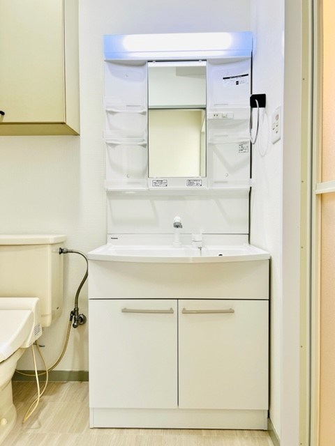 洗面設備　新規交換します。