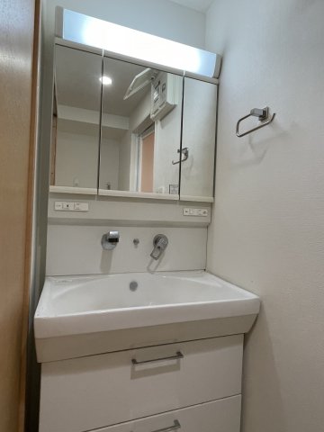 洗面設備　使いやすい洗面所です