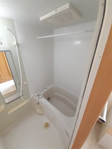 バス・シャワールーム　追い焚き・浴室乾燥機付きのお風呂です♪