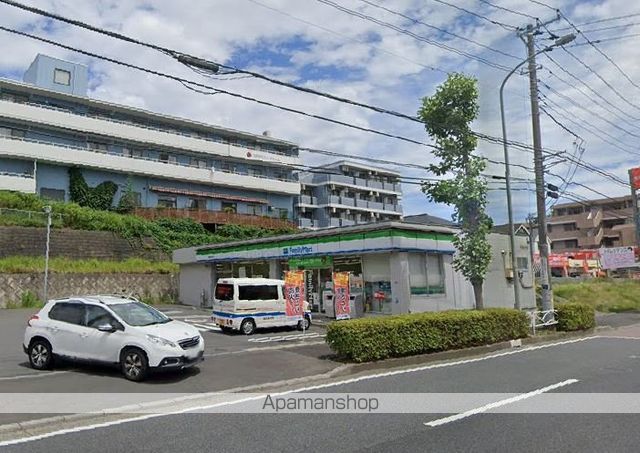 コンビニ　ファミリーマート（コンビニ）まで664m