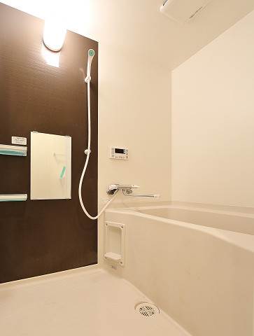 バス・シャワールーム　オシャレで落ち着く雰囲気ですね