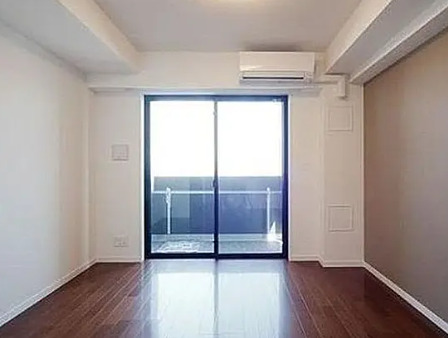 居室・リビング　別部屋の写真を使用しております。