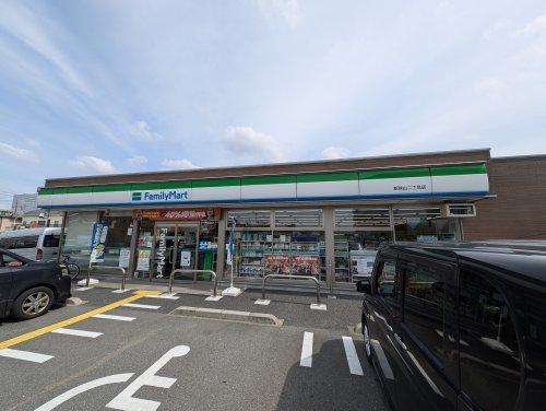 コンビニ　ファミリーマート 新狭山二丁目店（コンビニ）まで295m