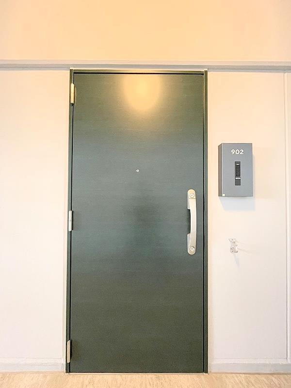 玄関　玄関外側・ダブルロック