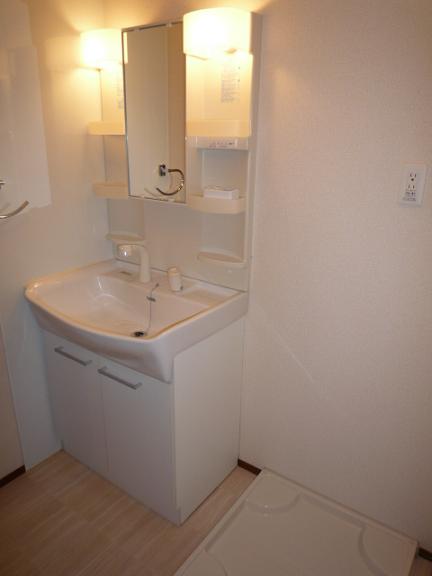 洗面設備　使いやすい洗面所です