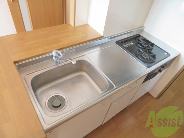 キッチン　キッチンはこちらです。流しが広くて使いやすそうです。