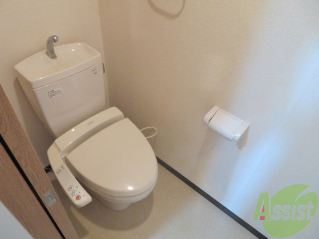 トイレ　ウォシュレット機能がついたトイレです。安心して使用できます。