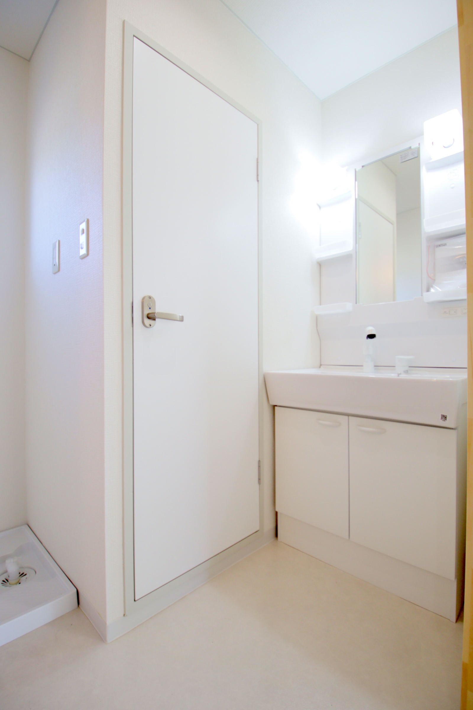 洗面設備　※同物件別号室写真となります。