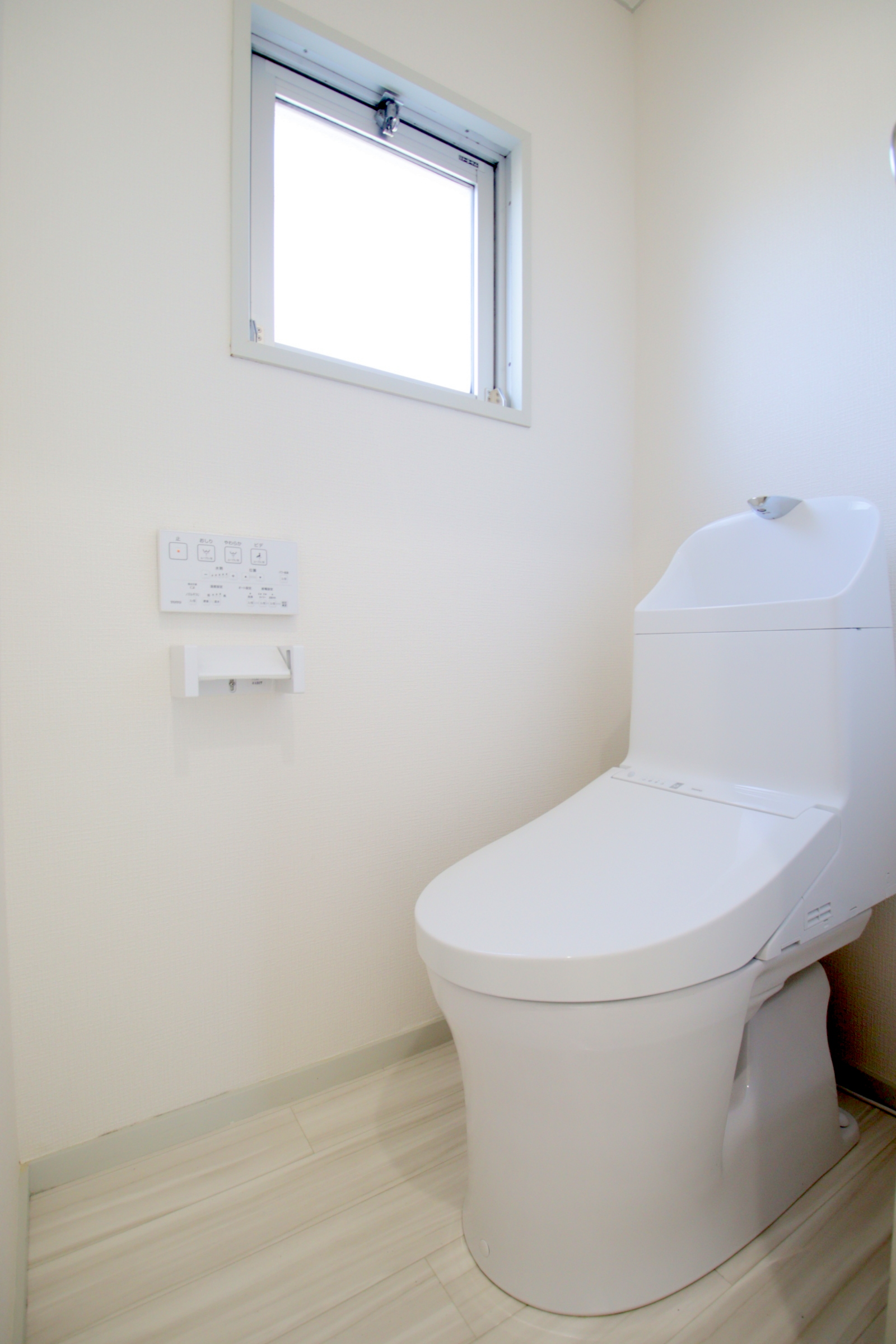 トイレ　※同物件別号室写真となります。