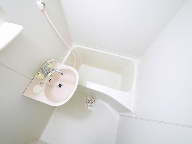 バス・シャワールーム　落ち着いた空間のお風呂です