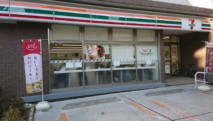 コンビニ　セブンイレブン 新宿水道町店（コンビニ）まで394m