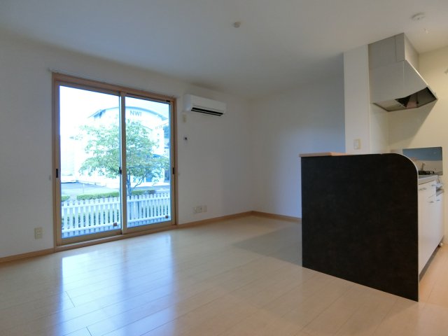 居室・リビング　イメージ102号室の写真（反転あり）