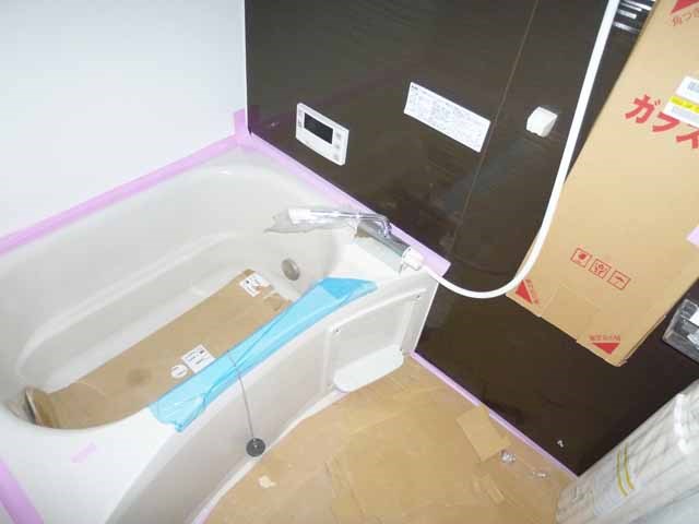 バス・シャワールーム　浴室乾燥付きで雨の日でも洗濯物が干せます☆（イメージ）