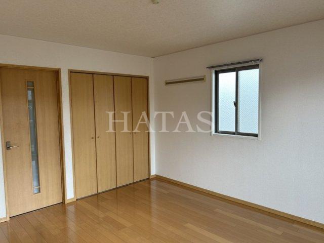 居室・リビング　同物件別部屋