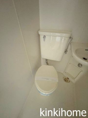 トイレ　写真は別のお部屋のものでございます