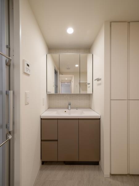 洗面設備　使いやすい洗面所です