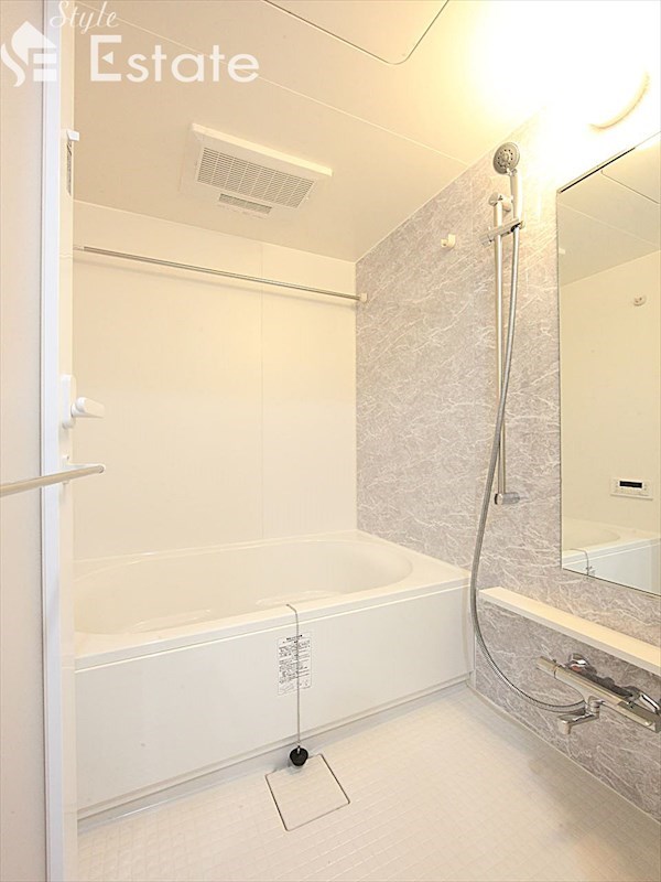 バス・シャワールーム　バスルーム