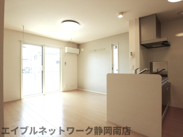 居室・リビング　同イメージ反転