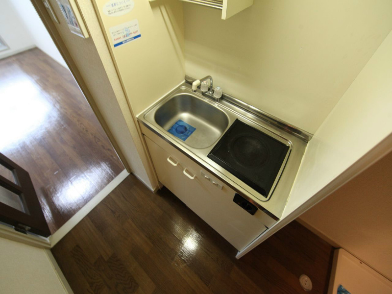 キッチン　キッチン（コンロ付）収納スペース充実